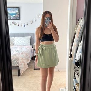 Princess Polly - Betina mini skirt in green (US 6)